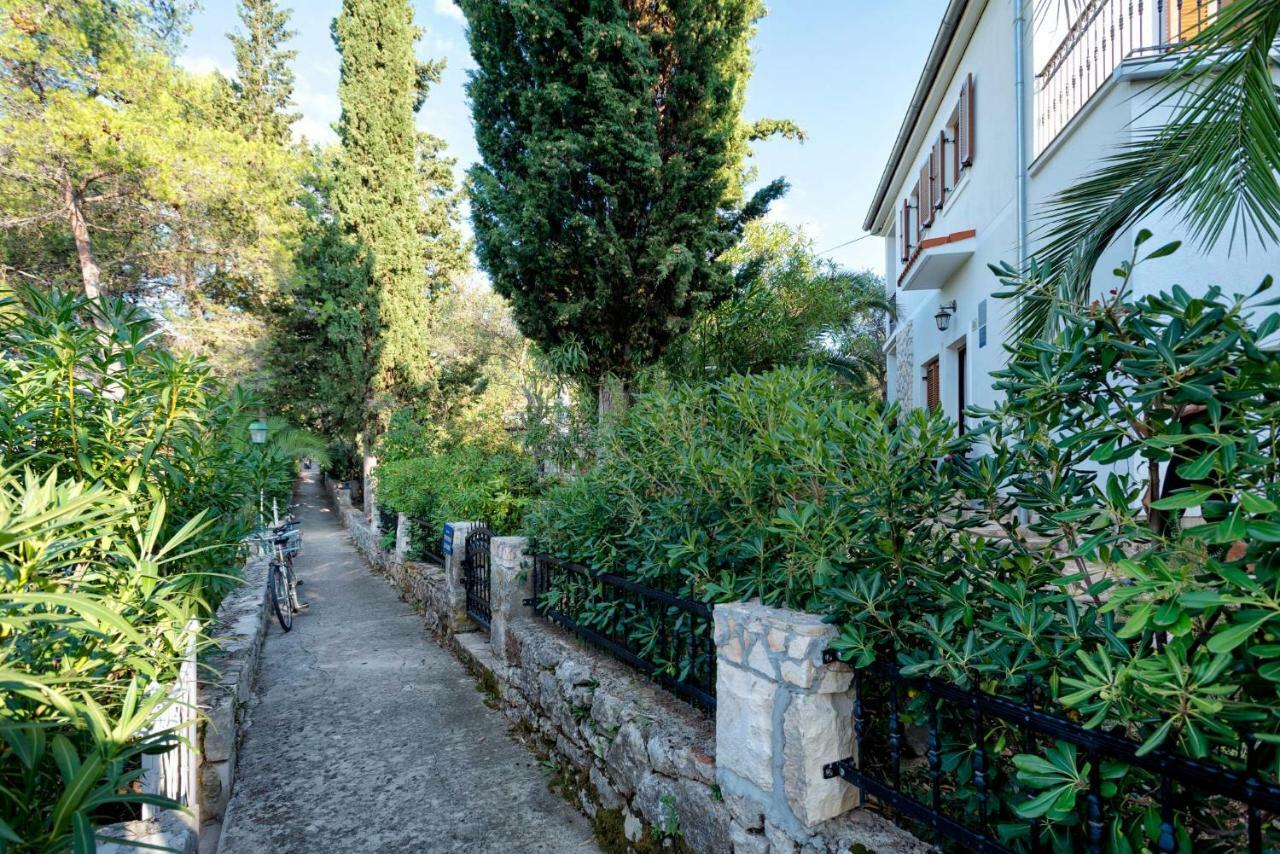 Apartmani Zlataric Stari Grad  Exteriör bild