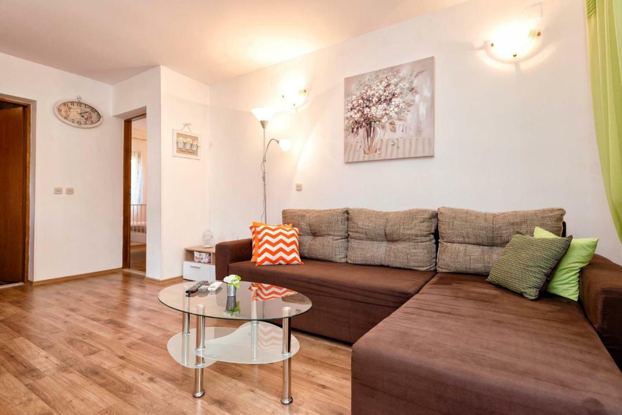 Apartmani Zlataric Stari Grad  Exteriör bild