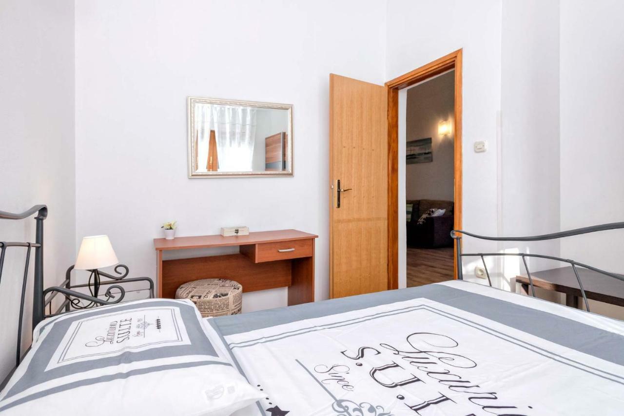Apartmani Zlataric Stari Grad  Exteriör bild