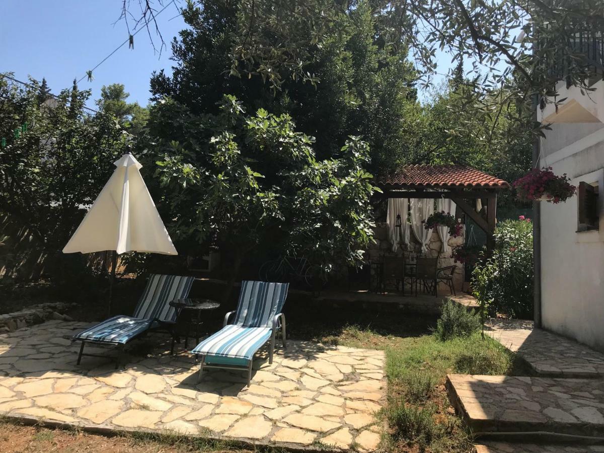 Apartmani Zlataric Stari Grad  Exteriör bild