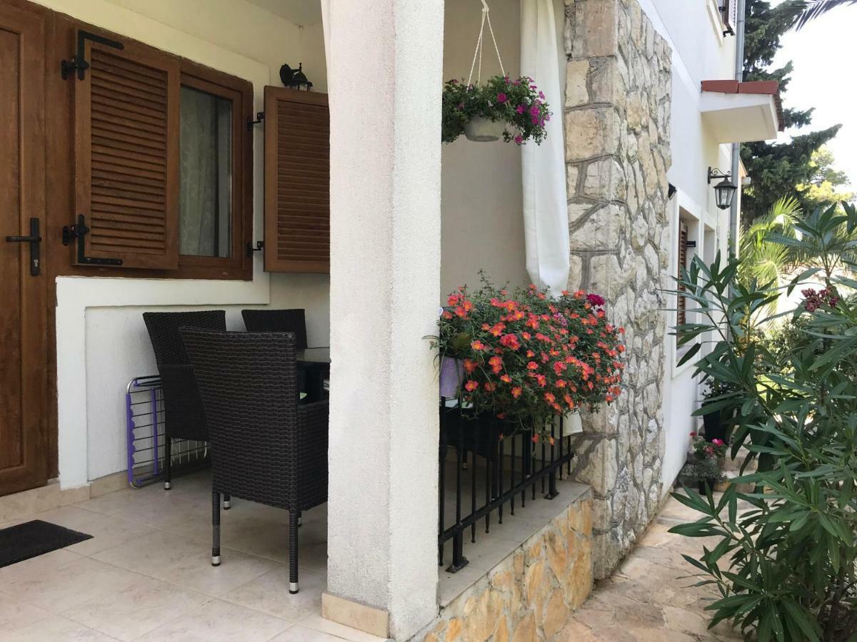 Apartmani Zlataric Stari Grad  Exteriör bild